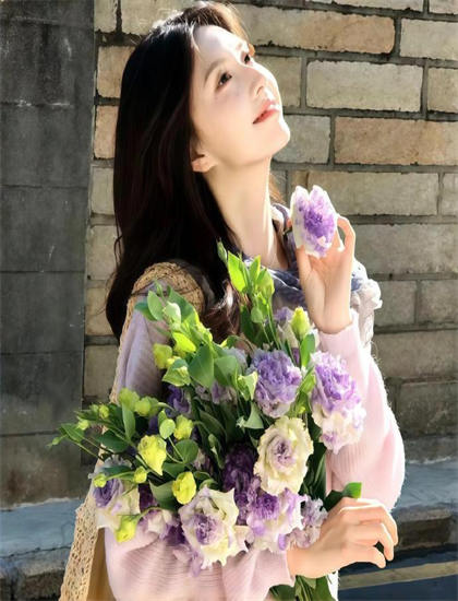 观看手册：《妇产科》的把握导演风格与创作特点 助你获得心灵启迪