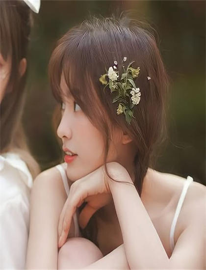 深度探索：《惠特妮卡明：我能摸摸吗？》的艺术魅力与文化价值——一次全面的艺术分析